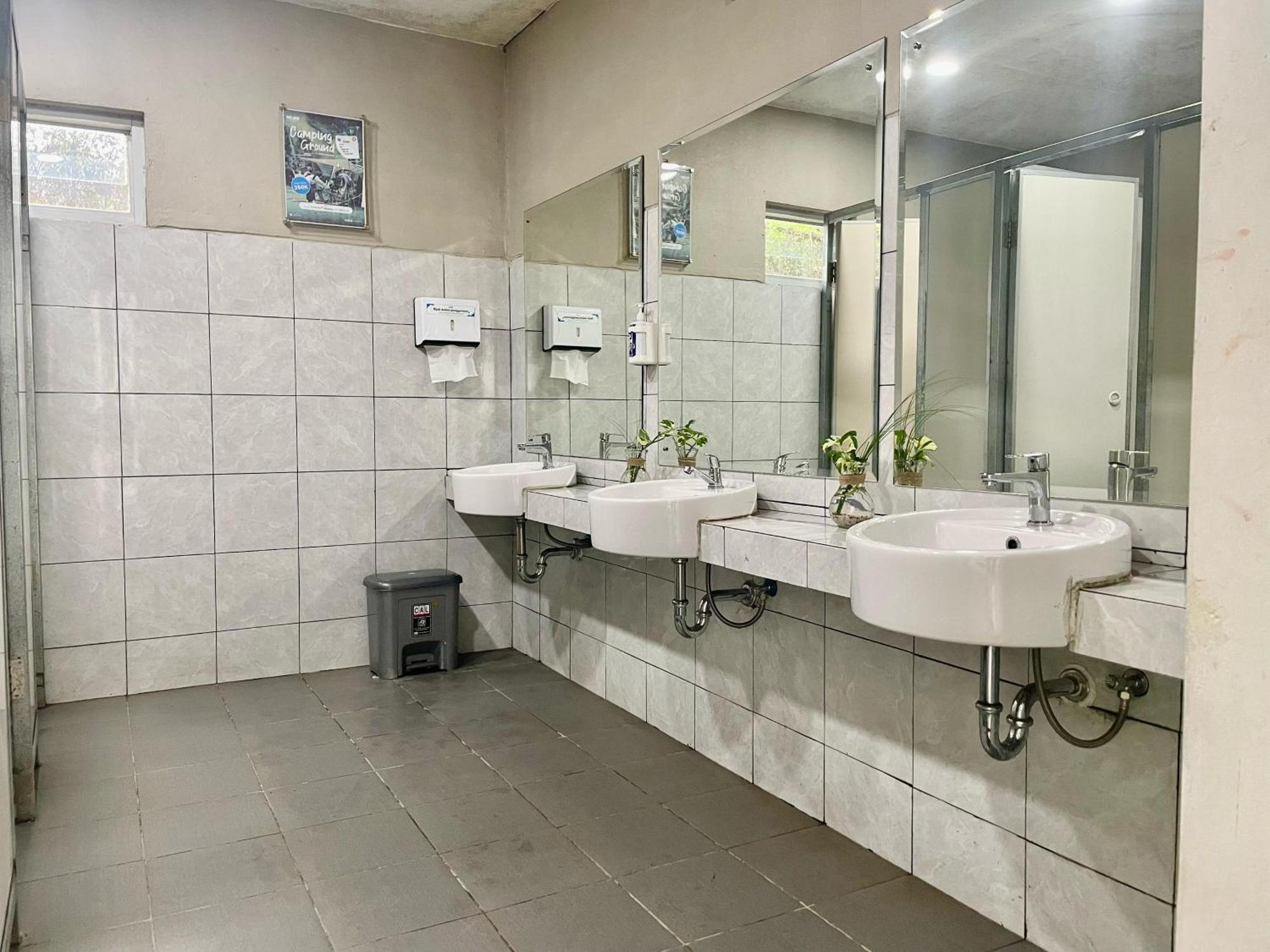 Heha Waterfall Suites & Camping Ground Paragajen Exteriör bild